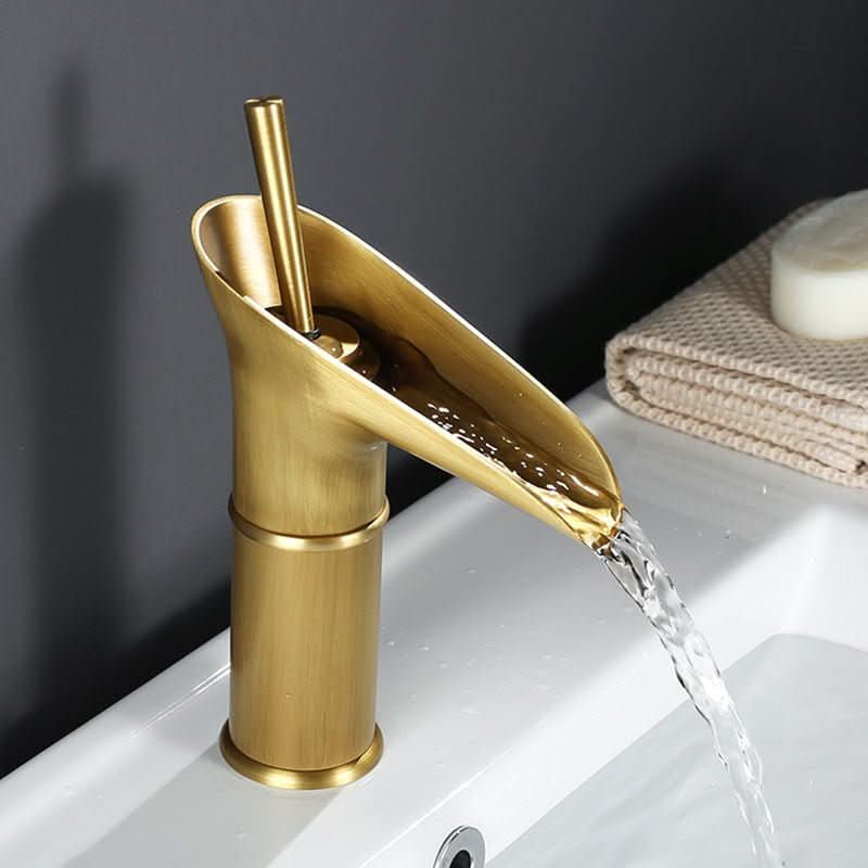 AquaFalls – Antique Waterfall Basin Faucet made of Brass
