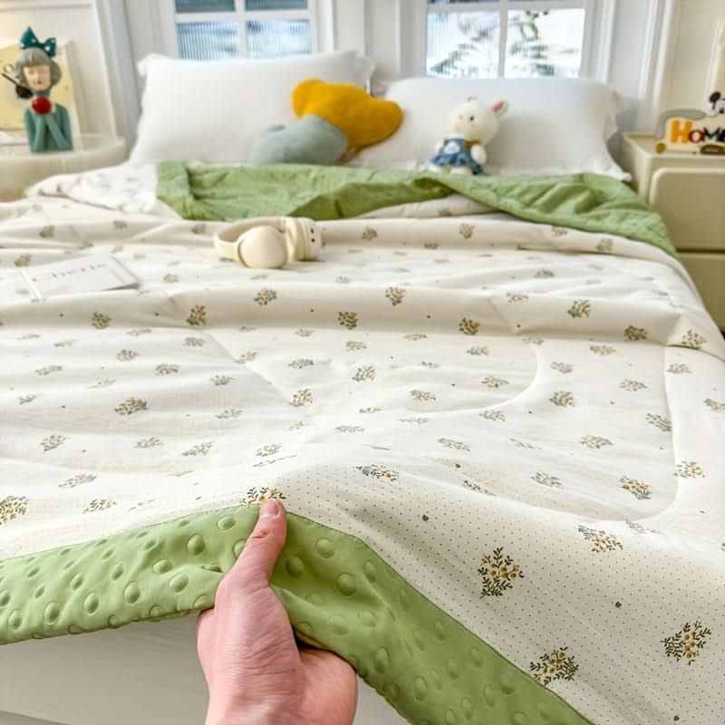 Lightweight Floral Print Summer Quilt Polyester Bedding | 3 Patterns & 4 Sizes 39x59-79x91 In | Breathable Year-Round Comfort