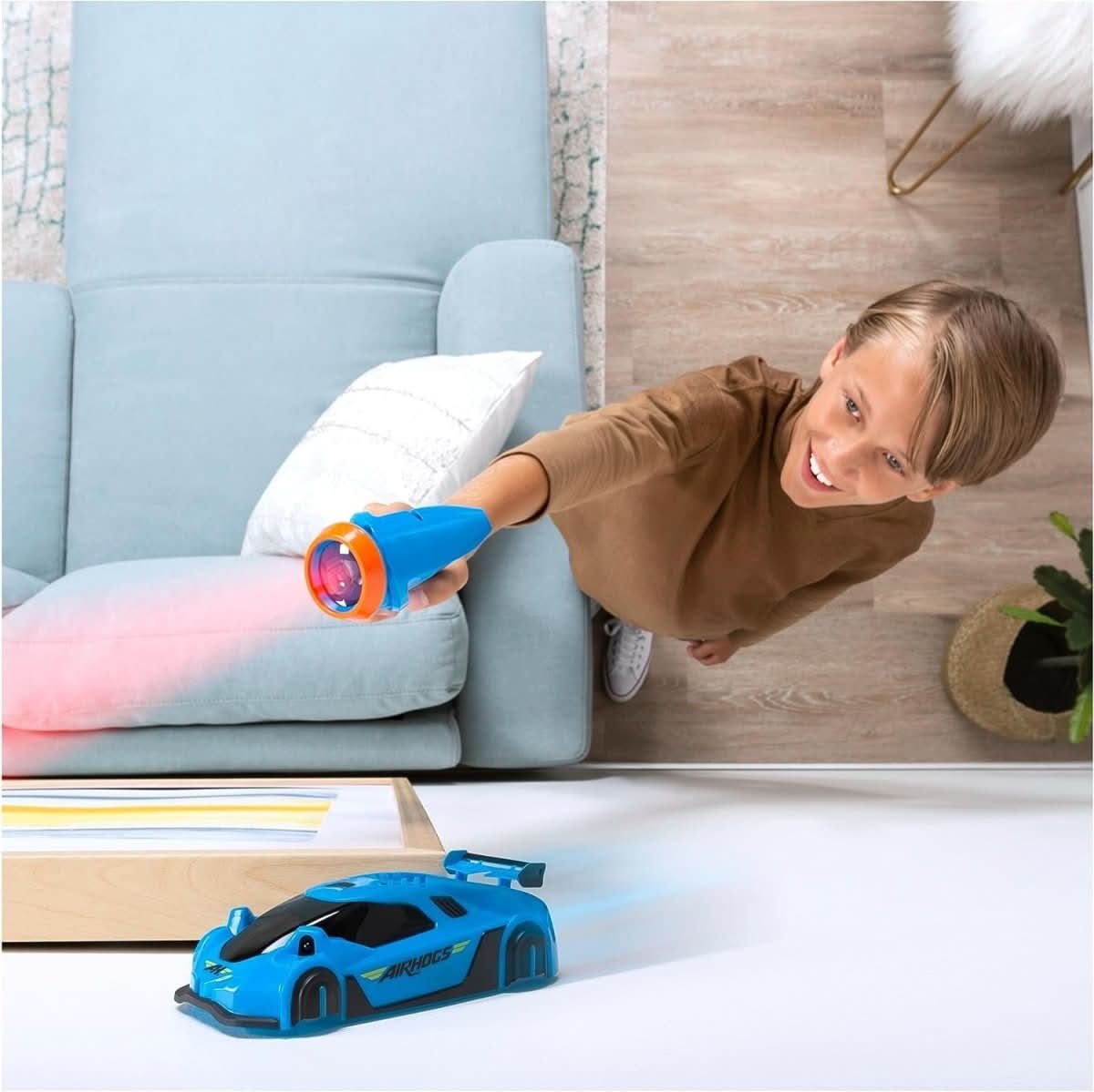 GRAVITYRACER – Laser-controlled wall-climbing RC car for kids