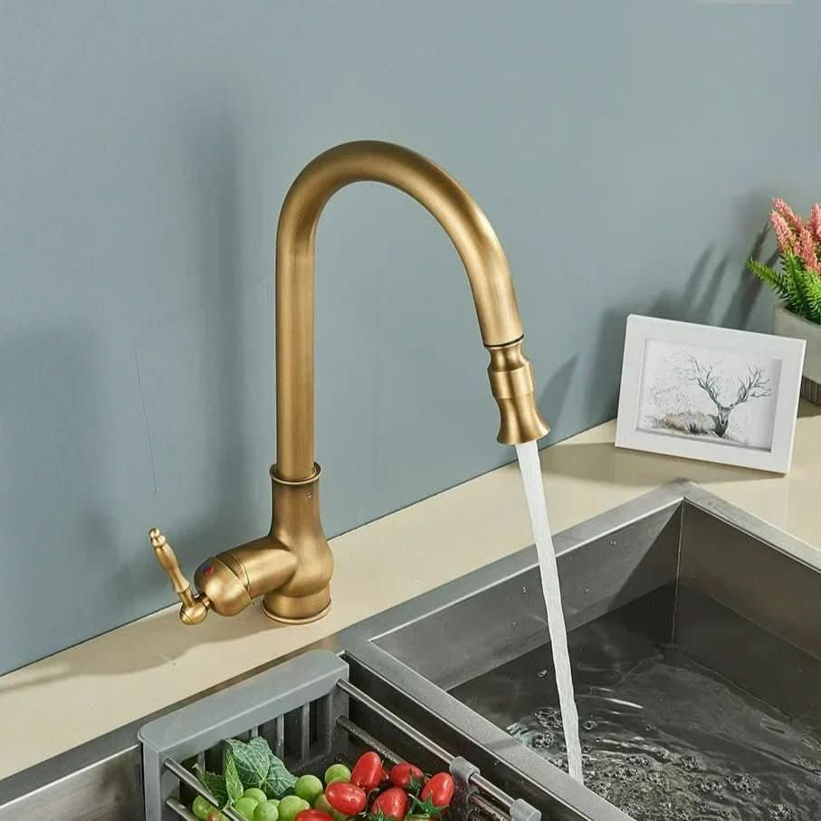 Pull-Out High-Arc Kitchen Faucet Antique Brass Design | Bronze or Black | Flexible Spray for Washing & Rinsing