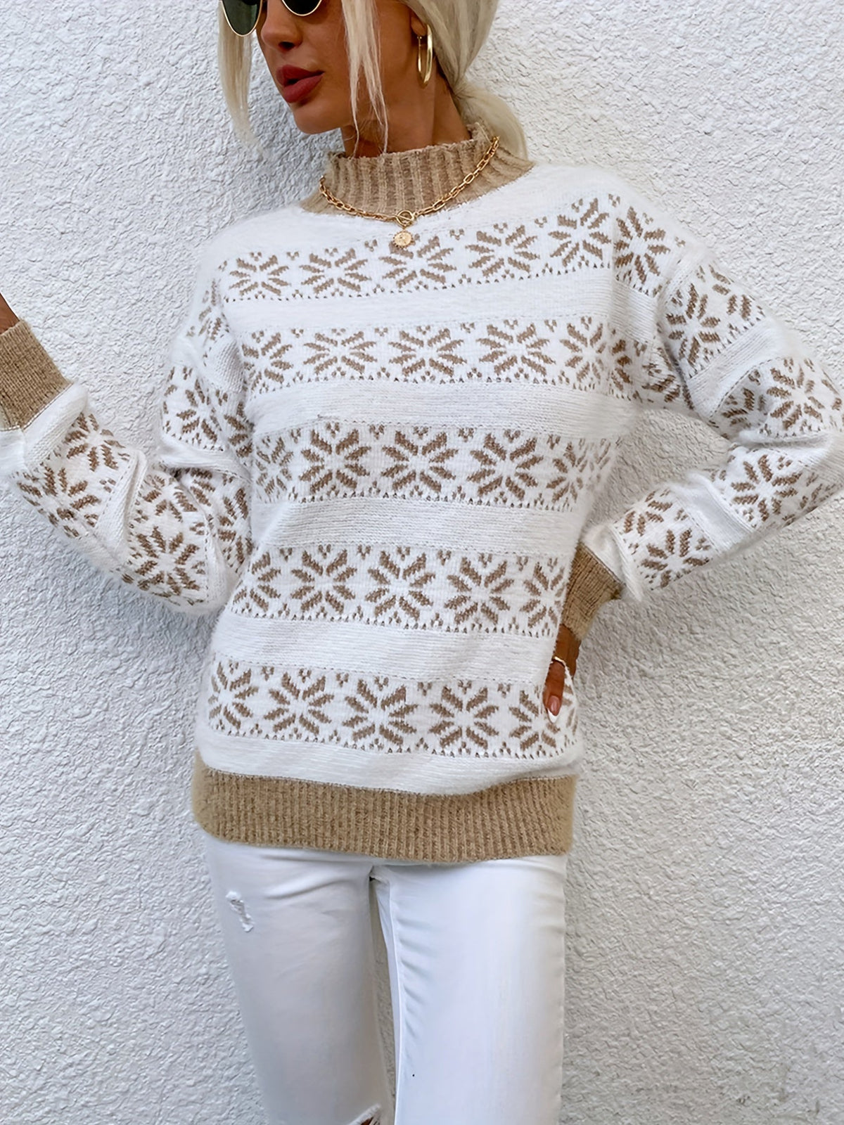 Christmas Sweater Women with Holly Pattern and Mock Neck | Soft Knit Festive Jumper in Pink or Green | Sizes S to L