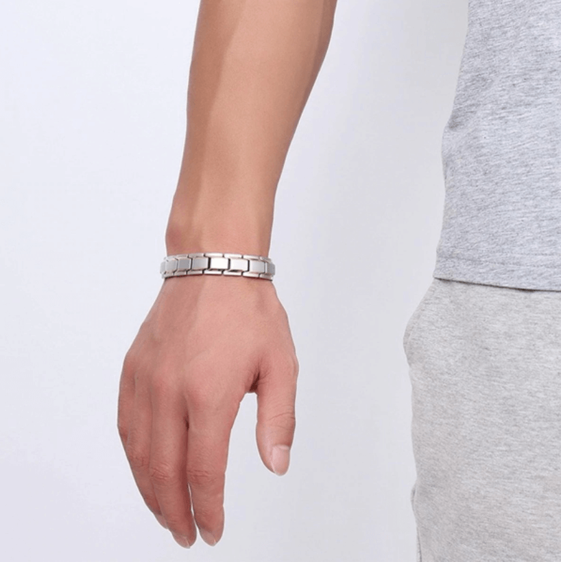 Magnetic Stainless Steel Bracelet for Men and Women | 316L Link Band with Red and Silver Dots | 21 x 1.3 cm