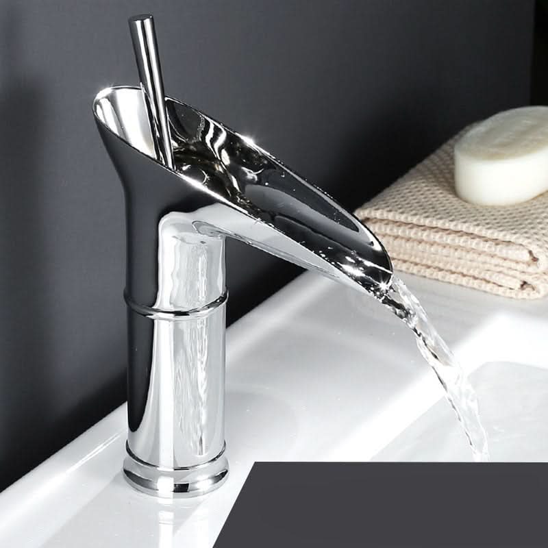 AquaFalls – Antique Waterfall Basin Faucet made of Brass