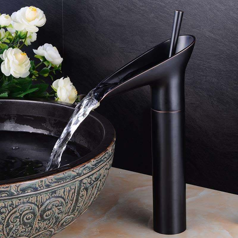 AquaFalls – Antique Waterfall Basin Faucet made of Brass