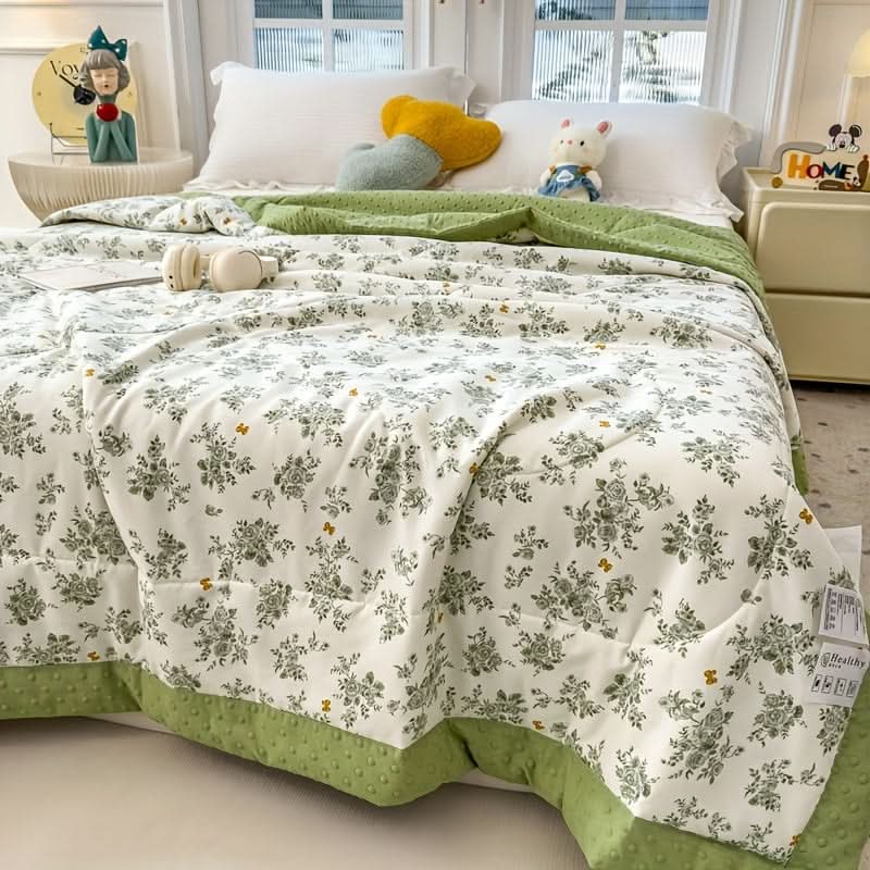 Lightweight Floral Print Summer Quilt Polyester Bedding | 3 Patterns & 4 Sizes 39x59-79x91 In | Breathable Year-Round Comfort