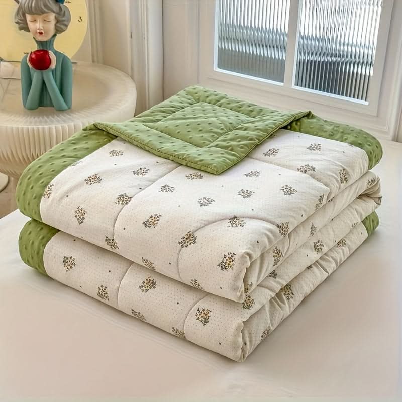 Lightweight Floral Print Summer Quilt Polyester Bedding | 3 Patterns & 4 Sizes 39x59-79x91 In | Breathable Year-Round Comfort