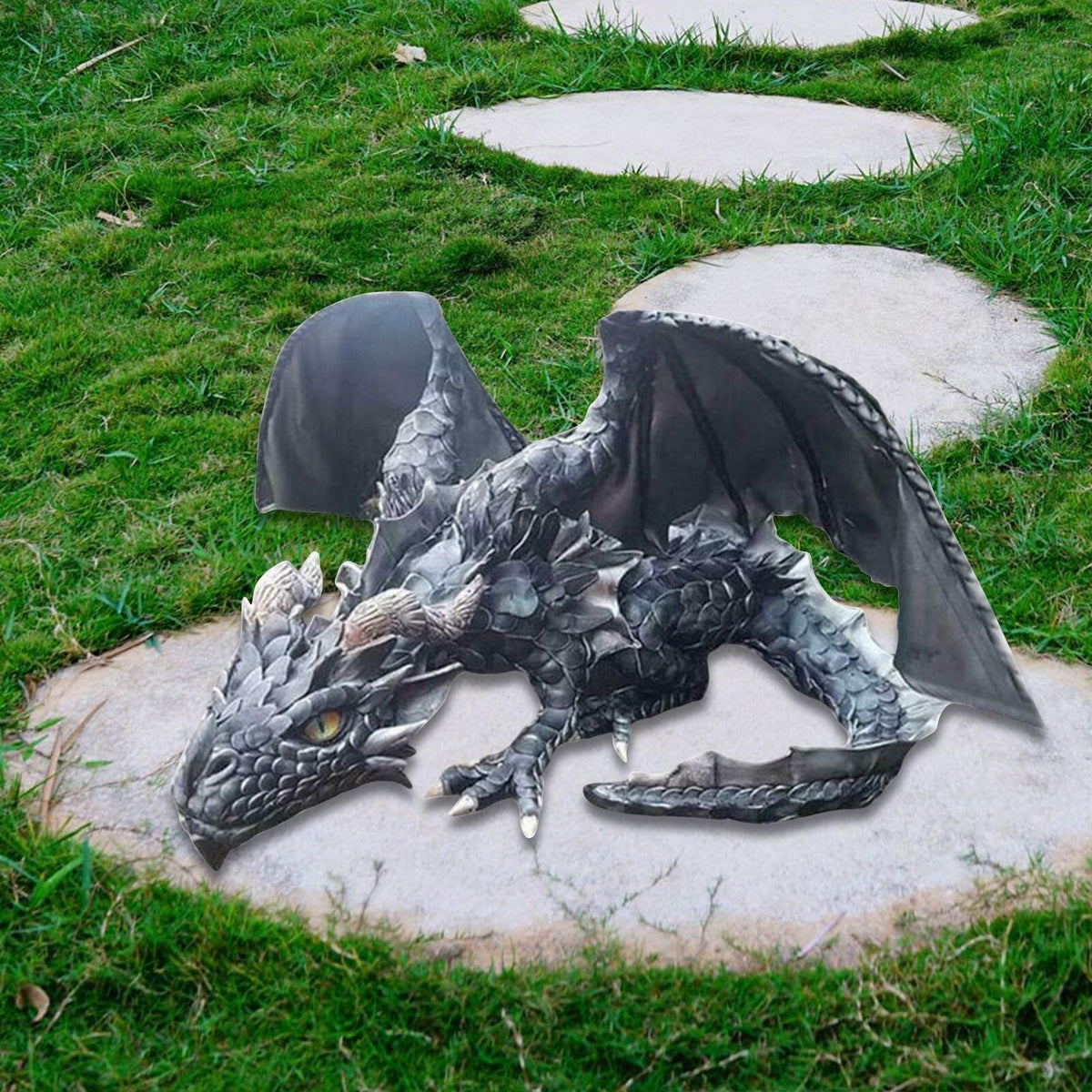Close up of the dragon sculpture head and horn detail