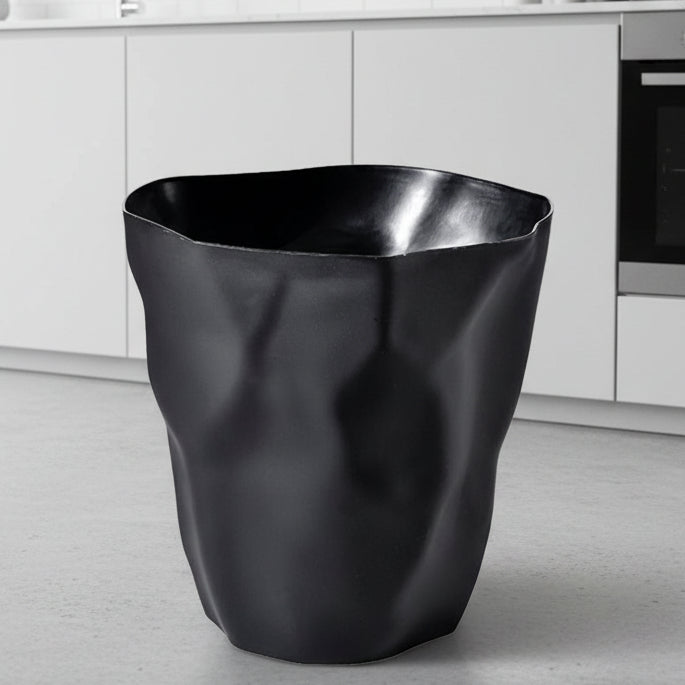 FORMHAUS – Stylish minimalist trash can with unique irregular shape