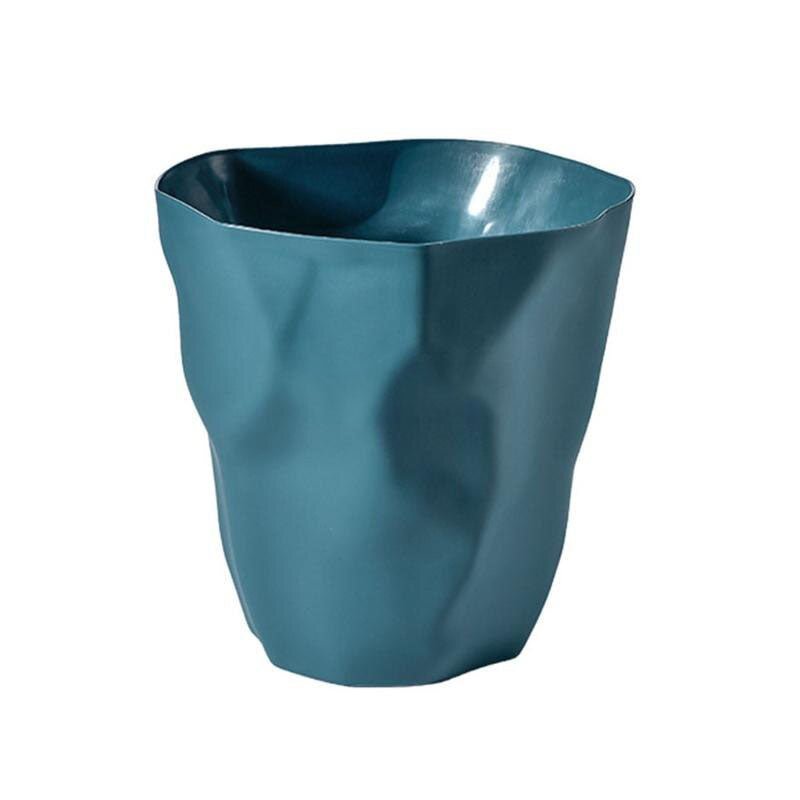 FORMHAUS – Stylish minimalist trash can with unique irregular shape