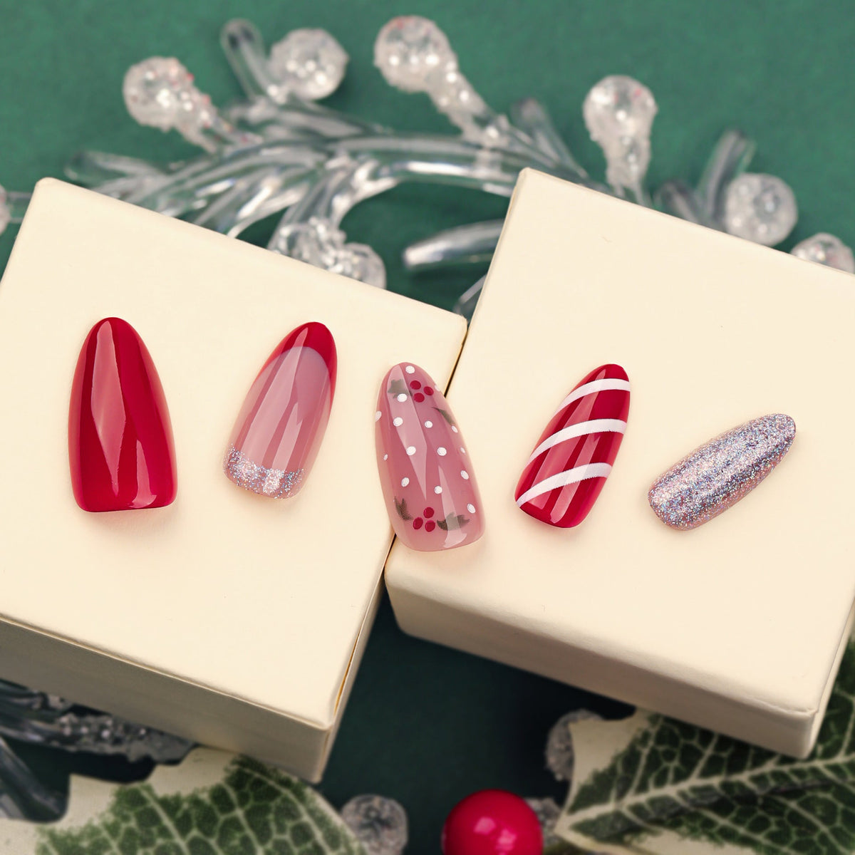 Christmas Nail Art Set with Vibrant Colours | Press On Nails with Festive Motifs | Xmas Manicure for Parties and Photos