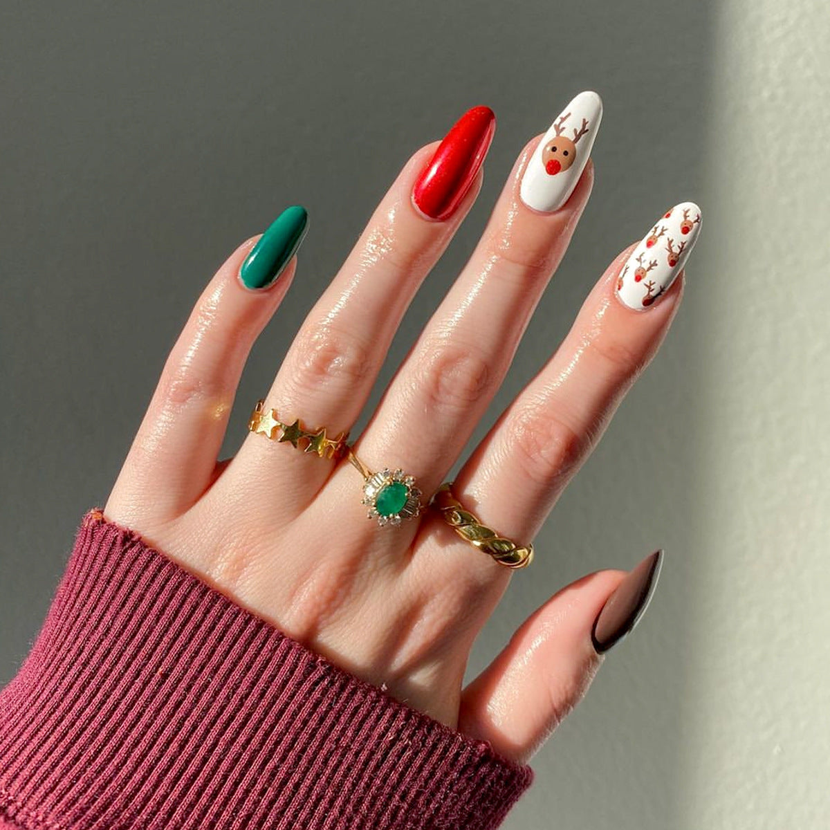 Snowman Fingernails with Festive Motifs | 24 Christmas Press On Nails per Set | Easy Winter Manicure for Parties