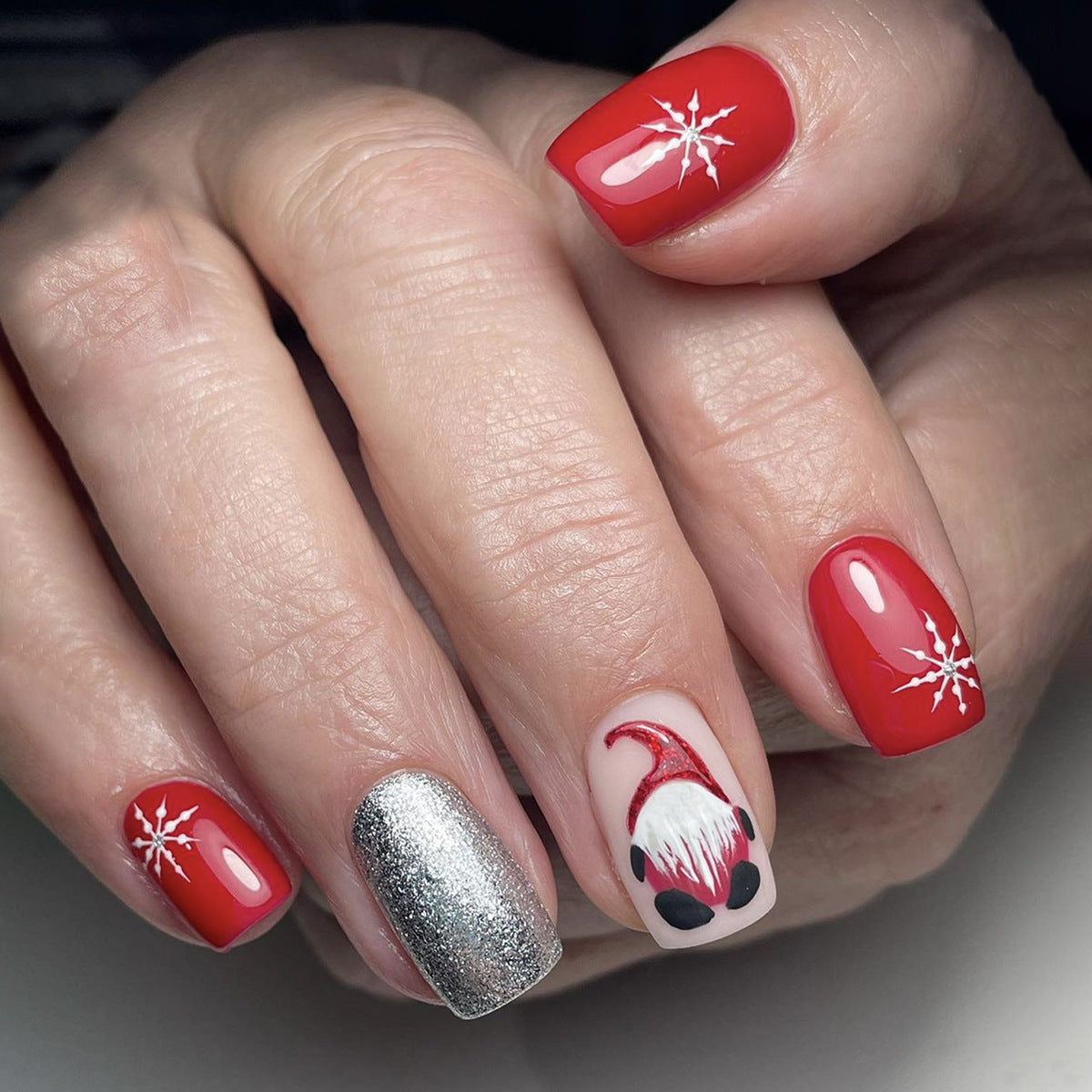 Christmas Fingernails with Snowflake Designs | Festive Press On Nail Art Set | Easy Winter Manicure for Holiday Parties