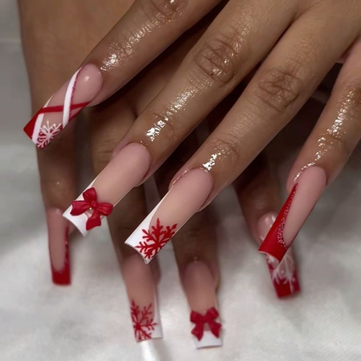 Snowflake Christmas Nails with Bow Motifs | Press On Nail Set with Adhesive Tabs | Festive Winter Manicure at Home